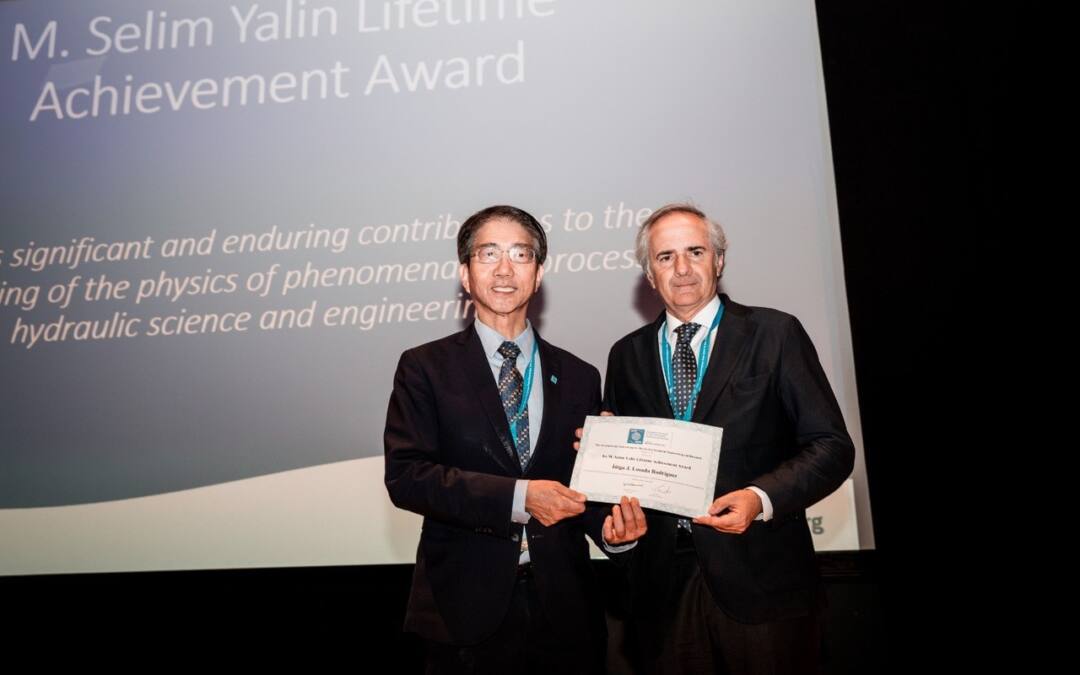 Íñigo Losada, awarded by the International Association for Research in Environmental Hydraulics