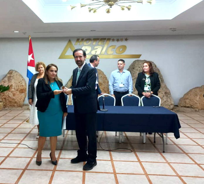 IHCantabria and its general director, Raúl Medina, have received the ‘Sello CUJAE’ in Havana, Cuba